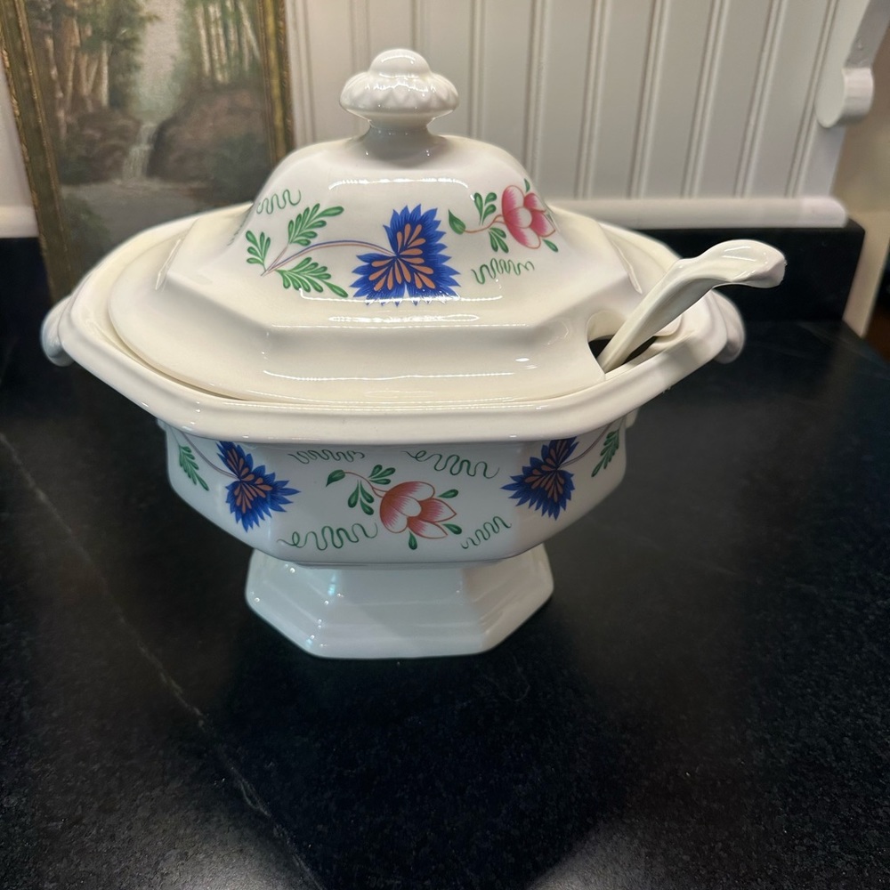 Henry Ford Greenfied village soup tureen